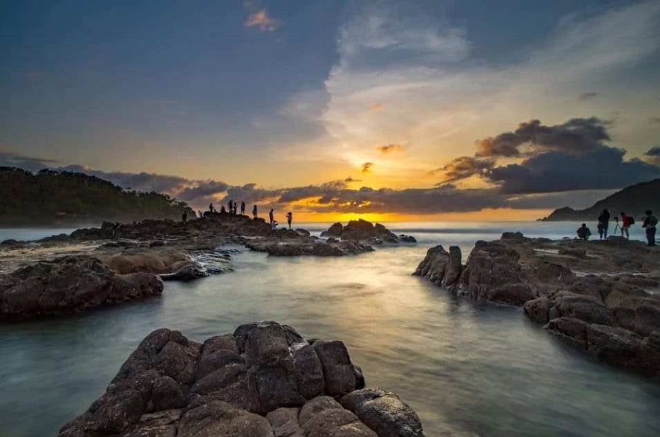 Pantai Wediombo, Laguna Alami yang Masih Sepi