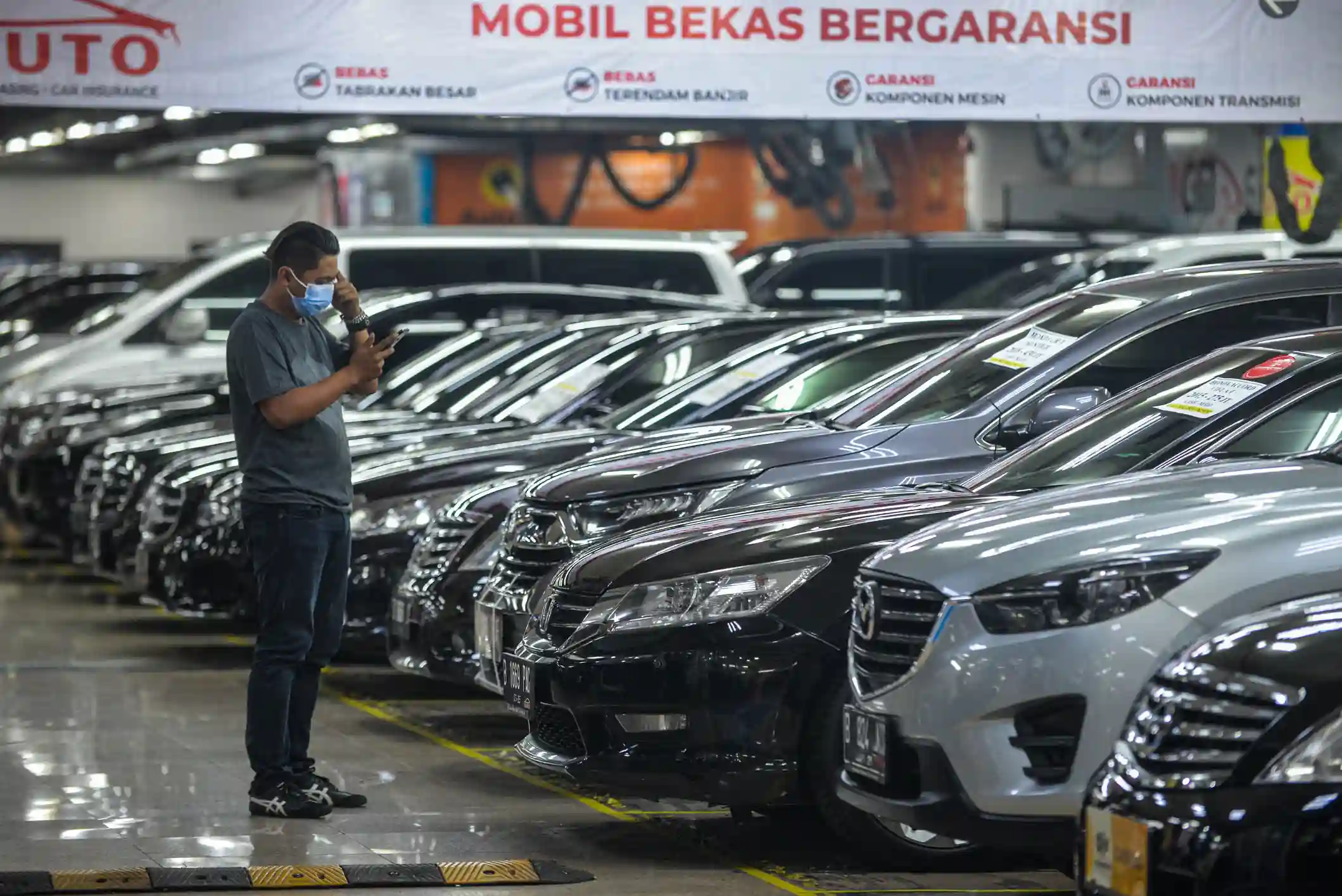 Pasar Mobil Bekas Tertekan