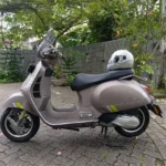 Vespa GTS 300, Skuter Ikonik dari Pontedera yang Selalu Terlihat “Naik Kelas”